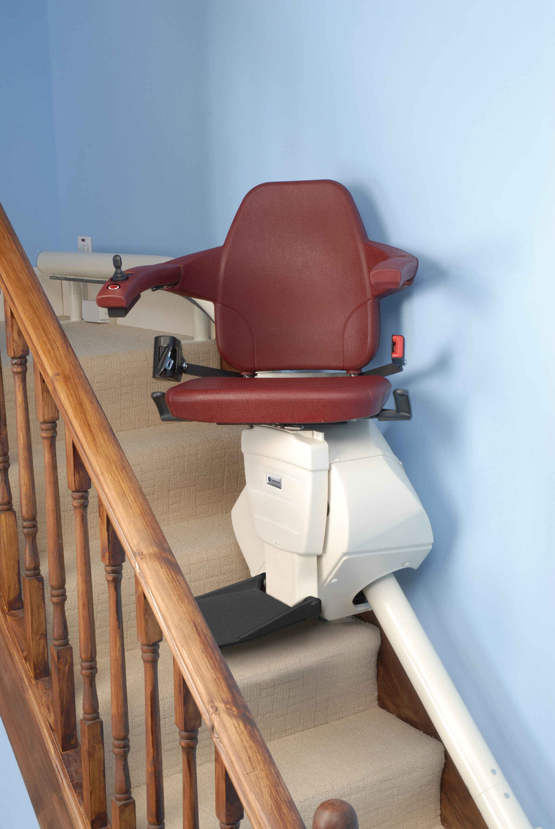 A straight stairlift (Classic, 45 degrees) with leather upholstery.