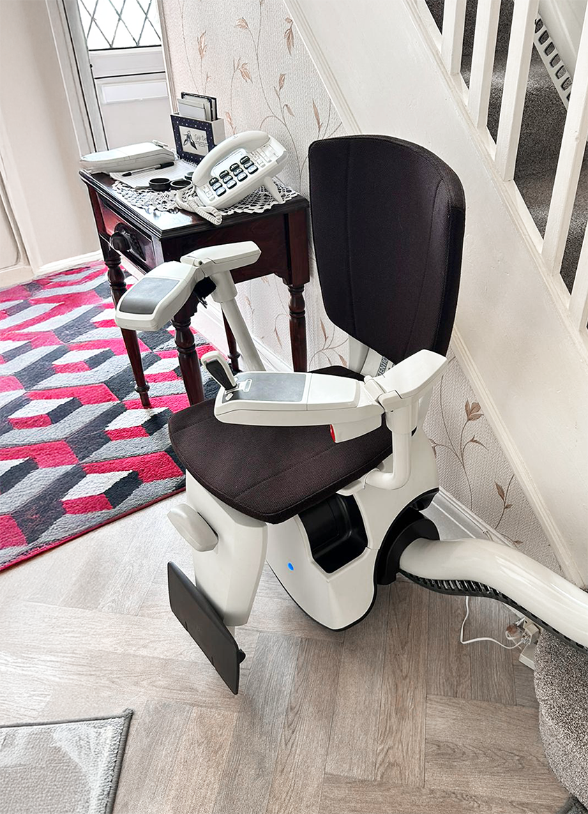 A Thyssen Flow 2a with dark brown seat installed in a cosy home