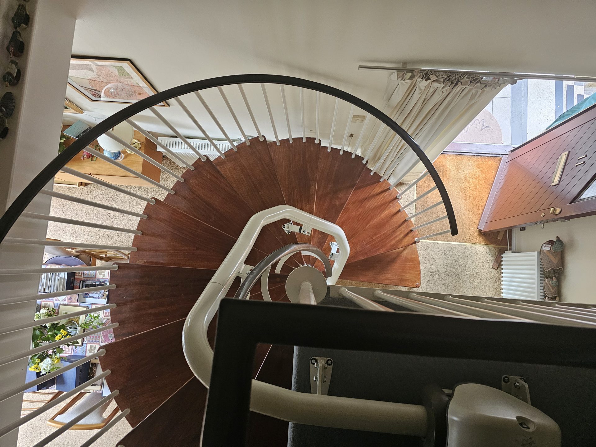 A Flow X on a spiral staircase 2