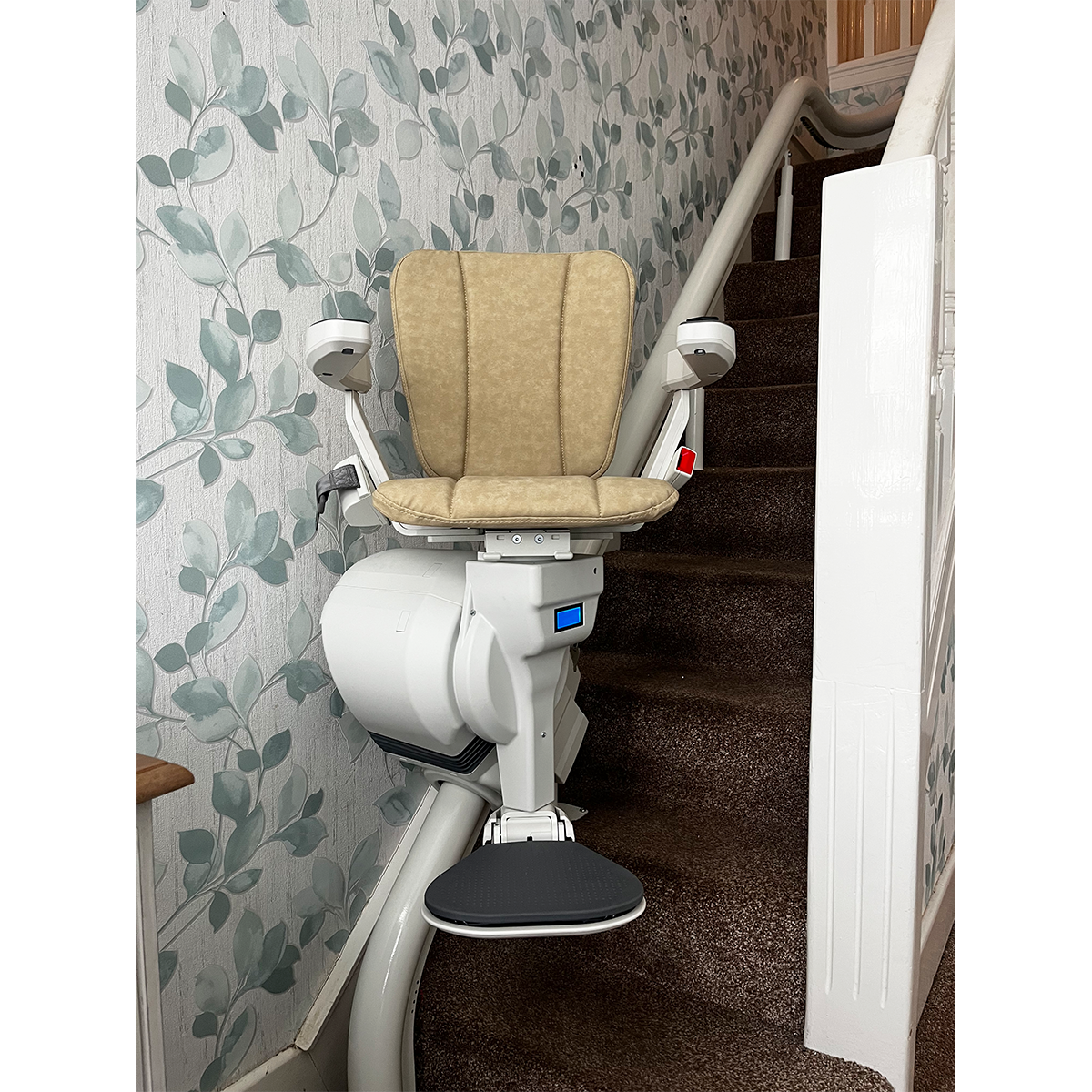 A beige platinum ultimate mid travel